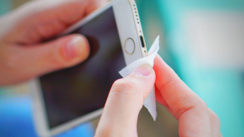 How to Clean an iPhone?